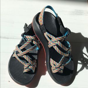 CHACO VIBRAM RAINBOW WOMENS 6